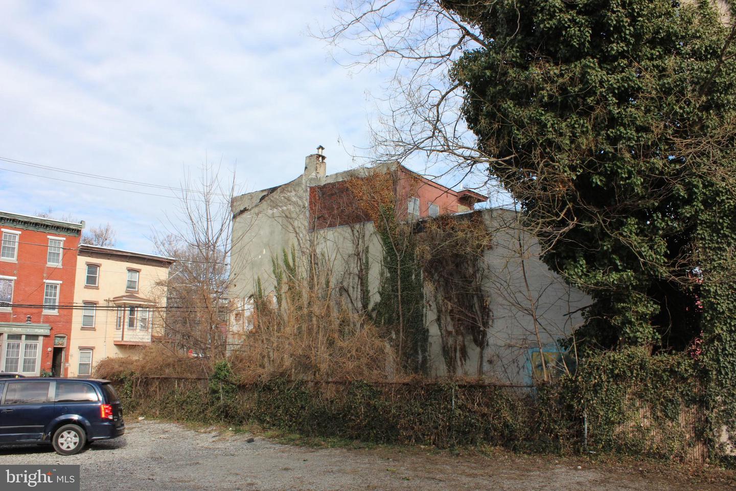 1602 W Thompson St Property Photo 4