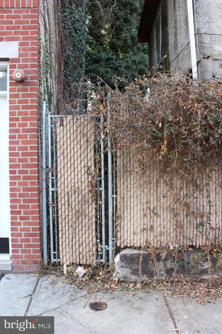 1602 W Thompson St Property Photo 7