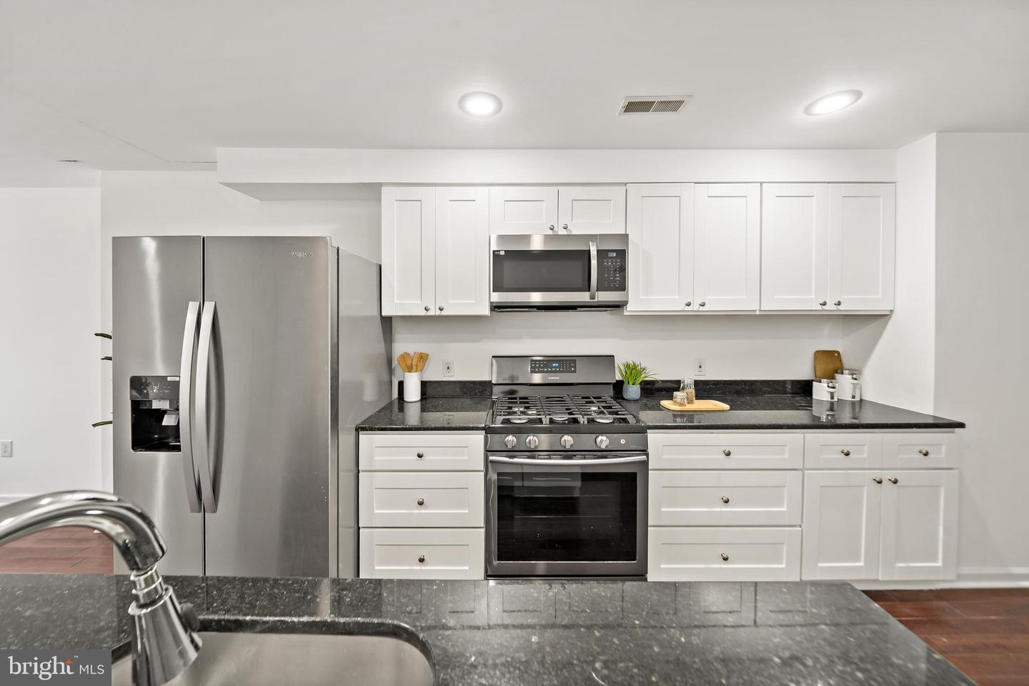 1814 N Front St #b Property Photo 6
