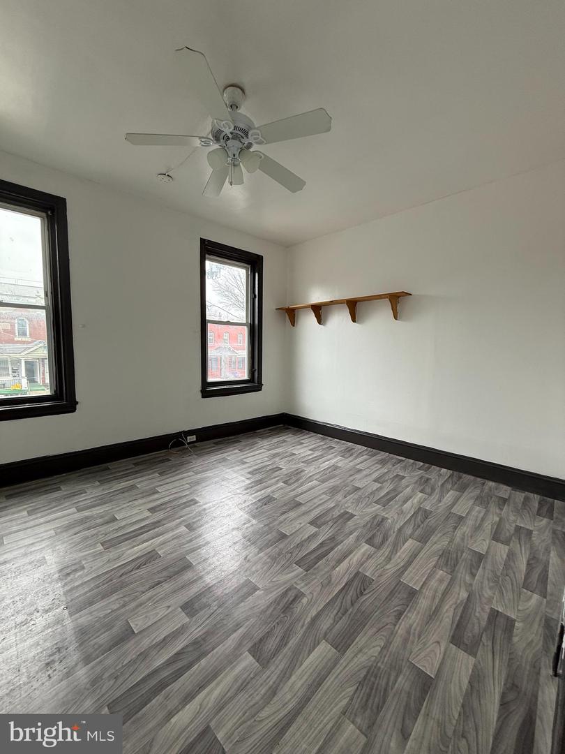 3258 N Park Ave #2r Property Photo 2