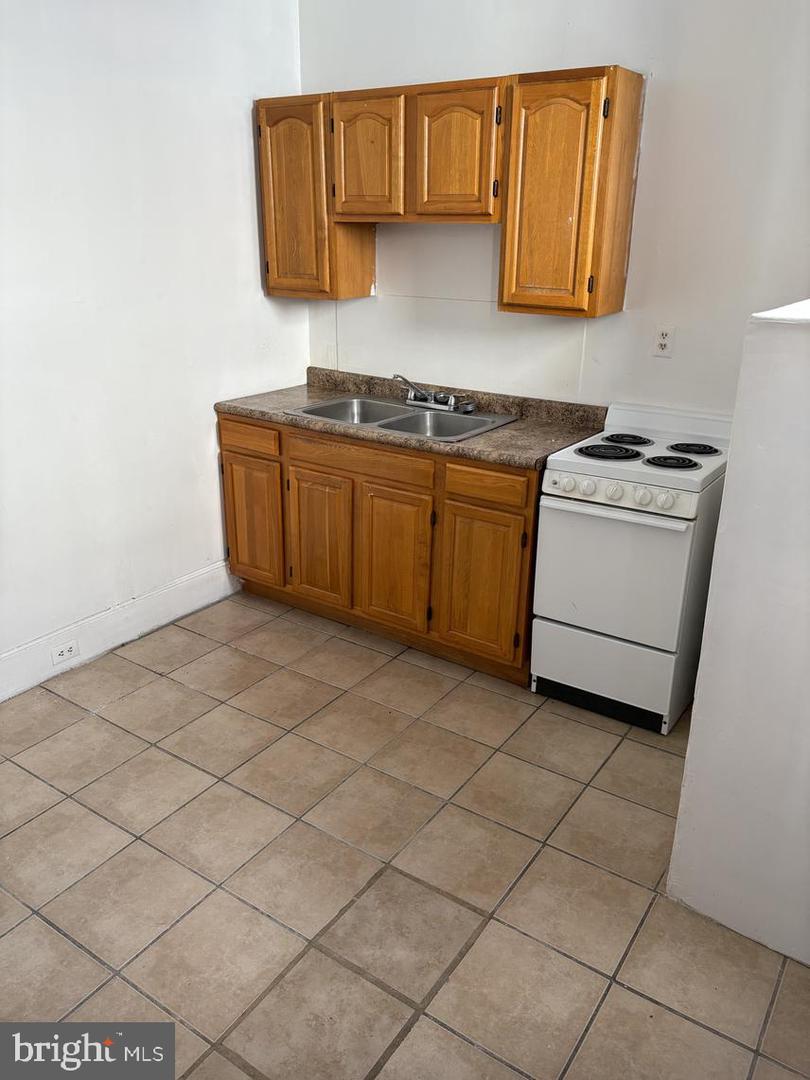 5135 Irving St #2 Property Photo 5