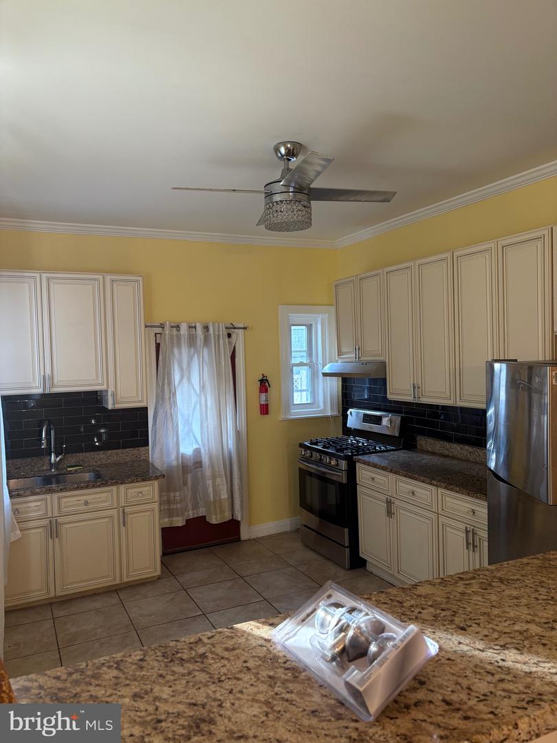 4520 N Smedley St Property Photo 5