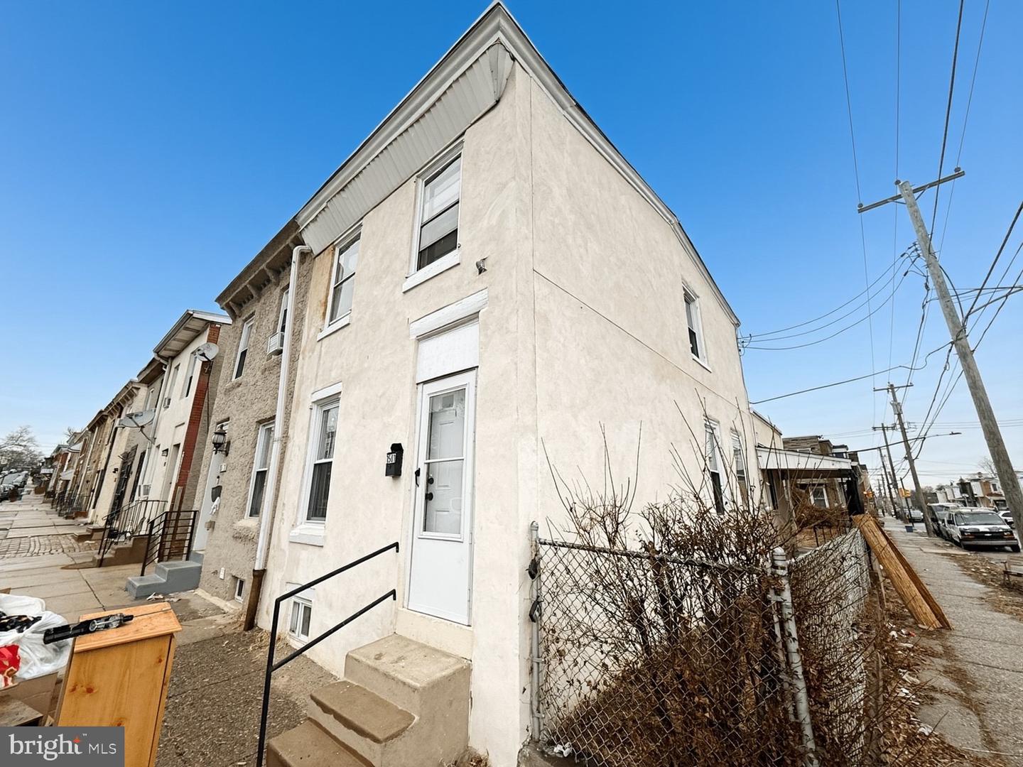 1501 N REDFIELD ST Property Photo 1
