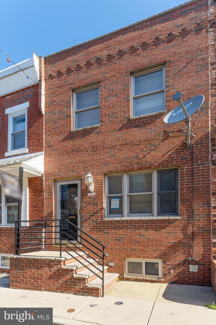 225 Tree St Property Photo 1