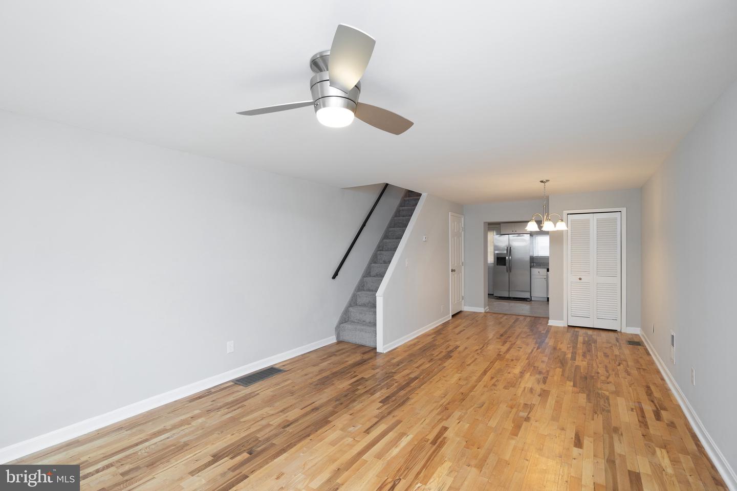 225 Tree St Property Photo 3