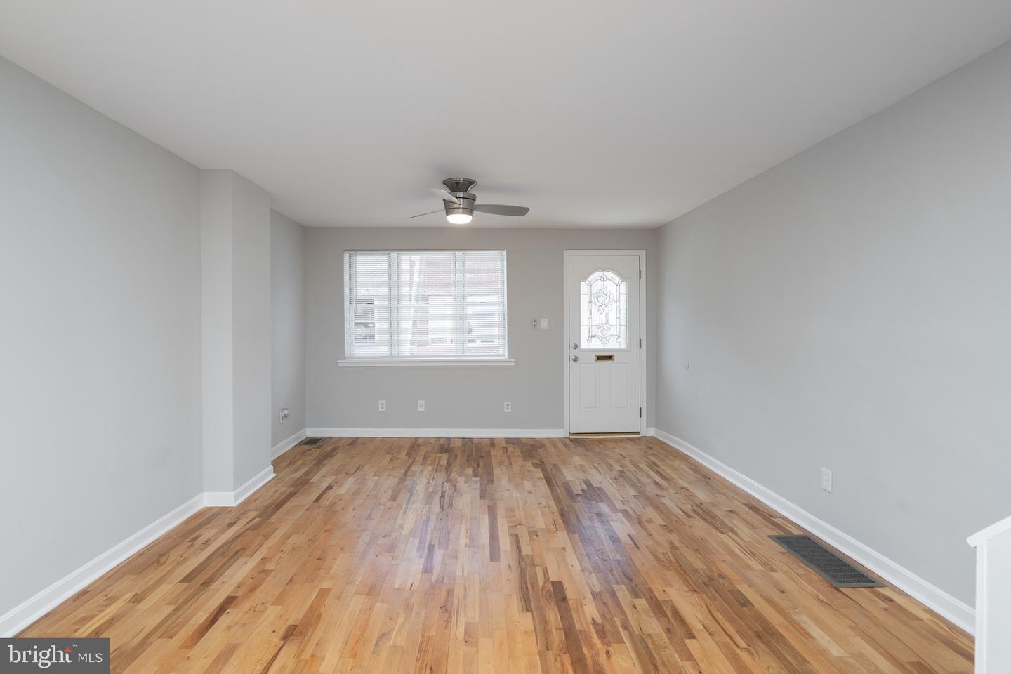 225 Tree St Property Photo 4