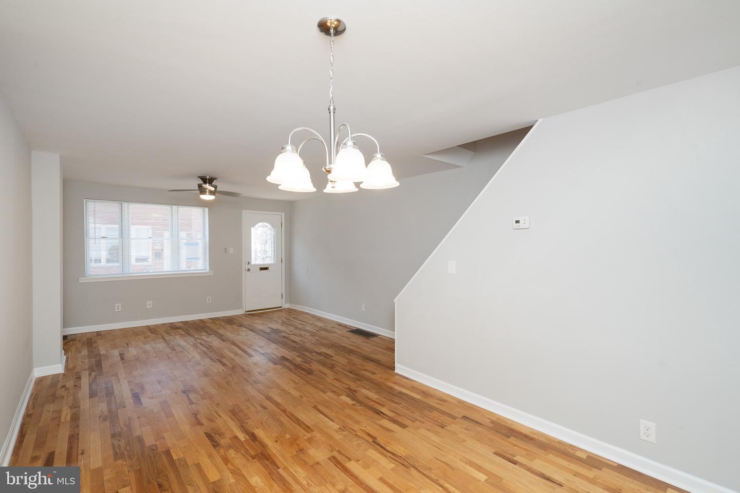225 Tree St Property Photo 6