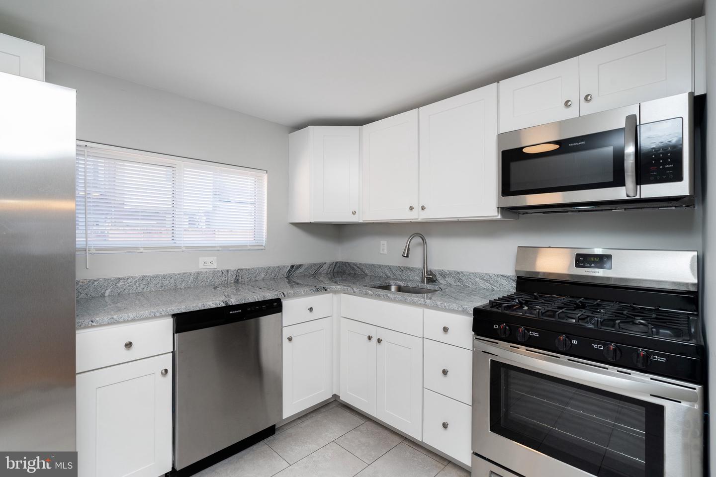 225 Tree St Property Photo 8