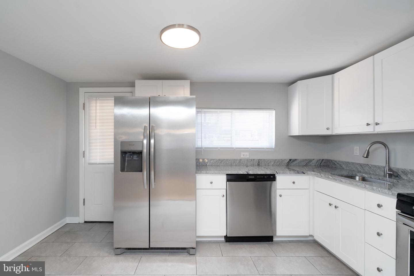 225 Tree St Property Photo 11