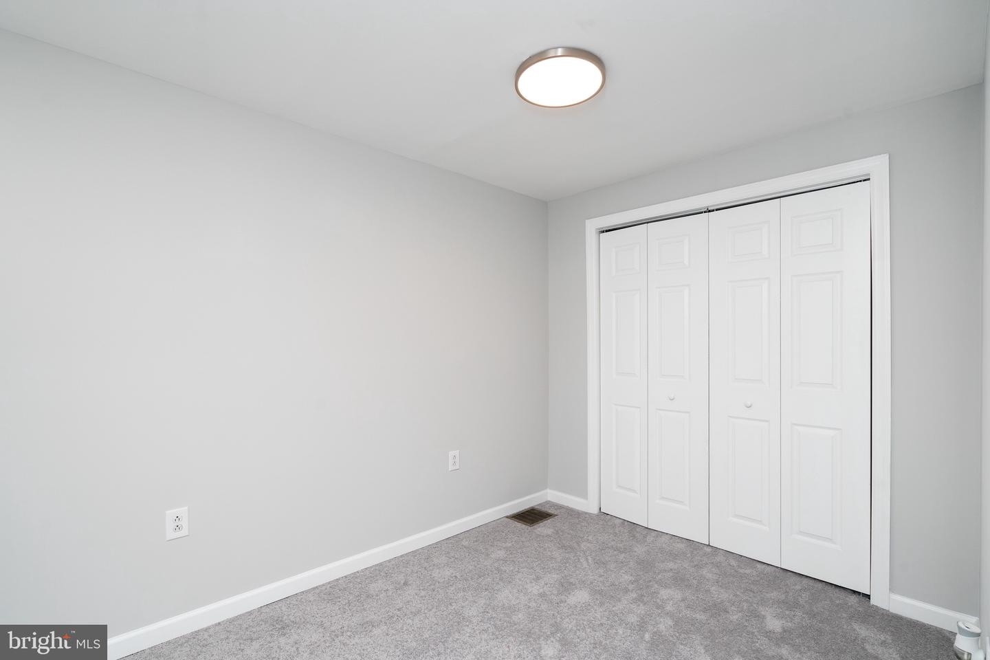 225 Tree St Property Photo 15