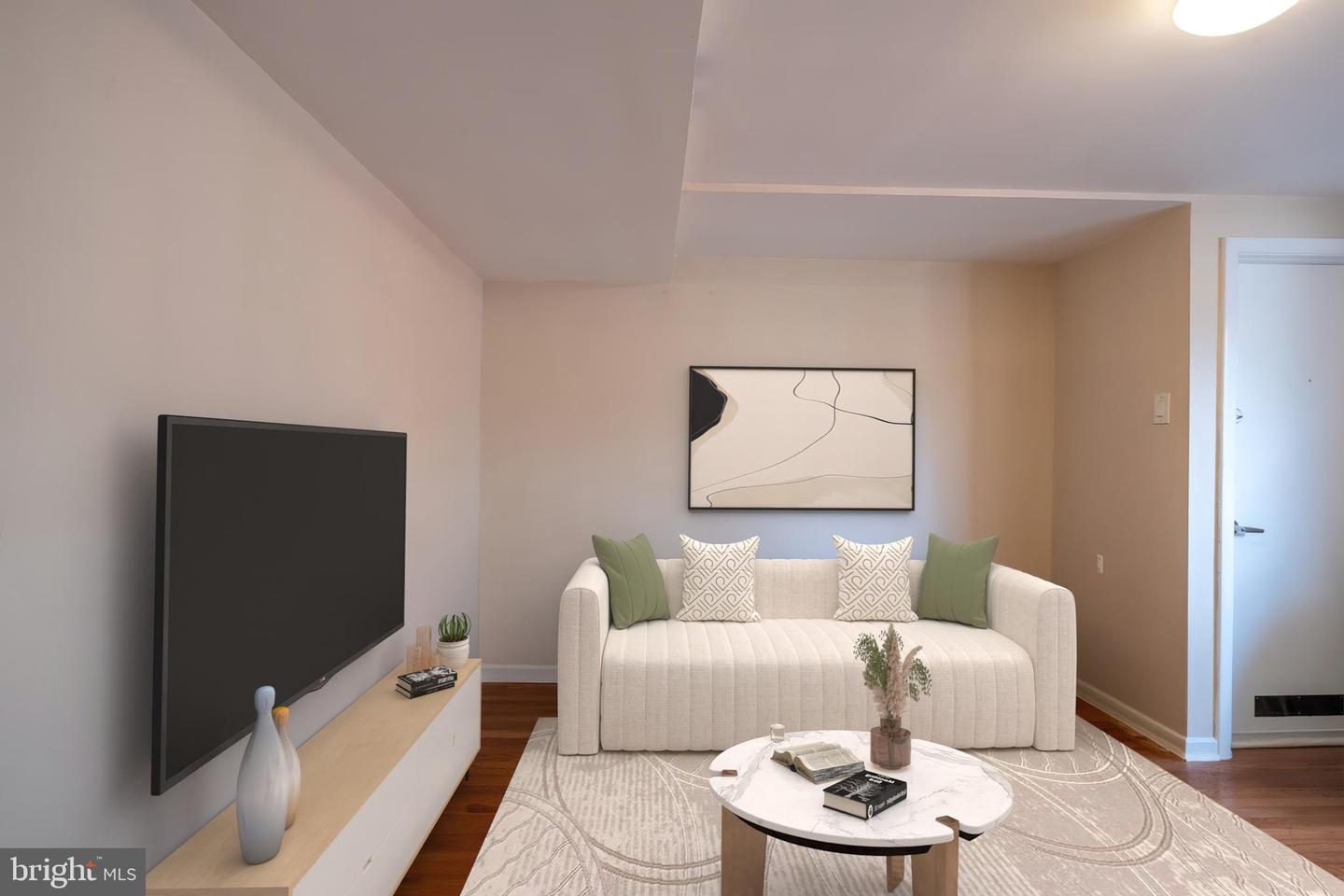 1736 Pine St #3r Property Photo 2