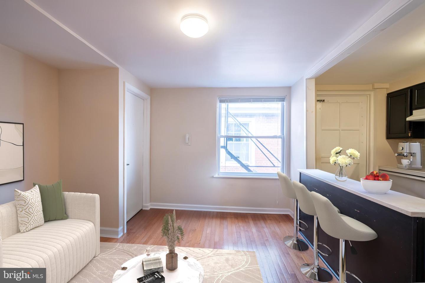 1736 Pine St #3r Property Photo 3