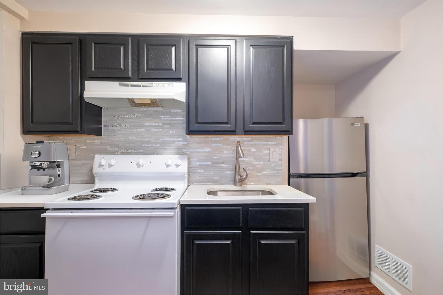 1736 Pine St #3r Property Photo 4
