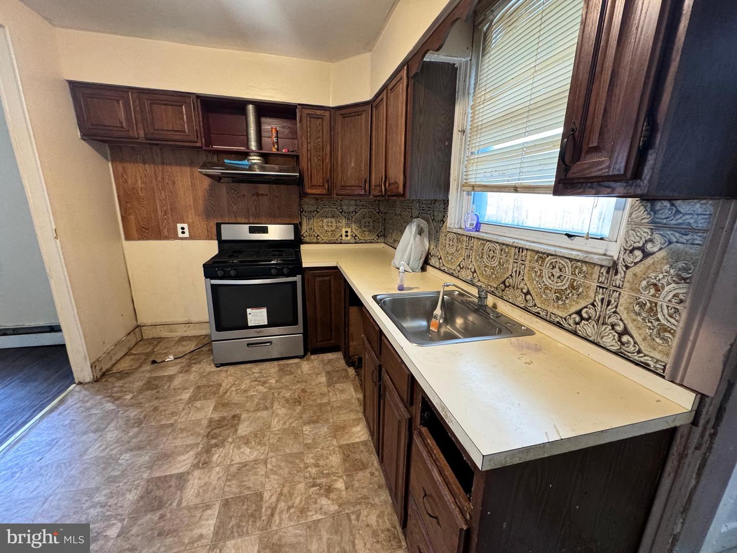 7415 Torresdale Ave Property Photo 3
