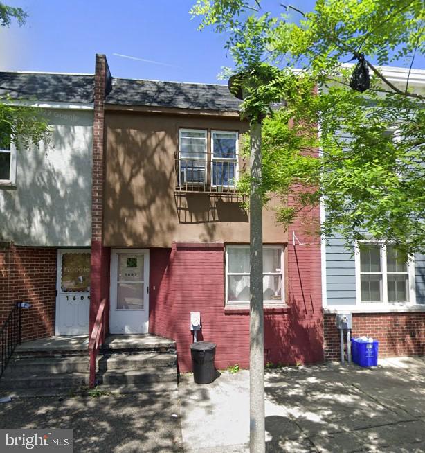 1607 PAGE ST Property Photo 1
