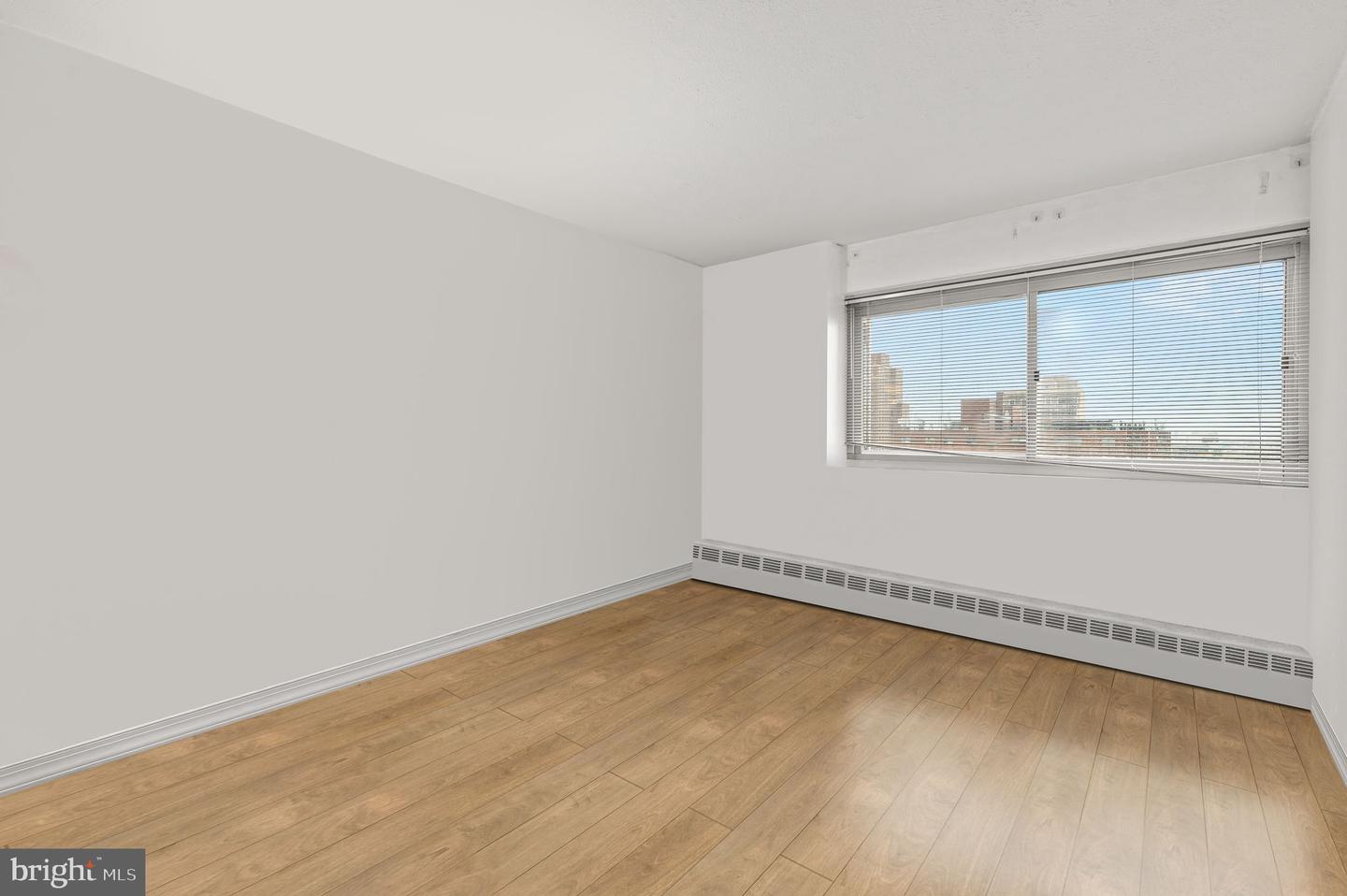 2101-17 Chestnut St #1613 Property Photo 6