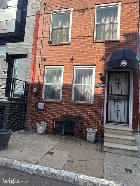 1749 W Seybert St Property Photo 1