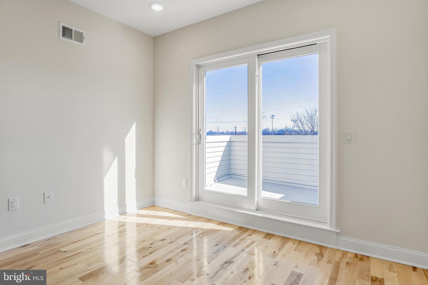 760 N Dekalb St Property Photo 32