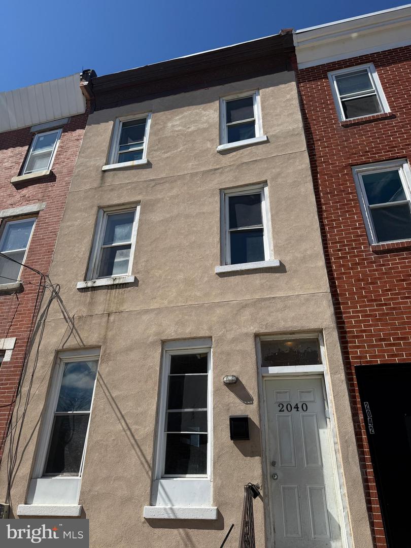 2040 N Lambert St Property Photo 1