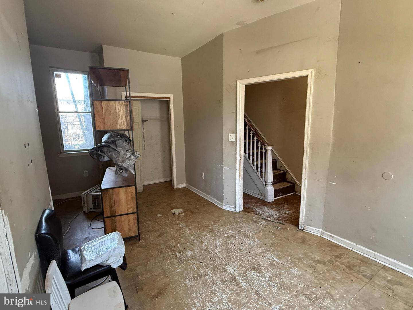 2040 N Lambert St Property Photo 2