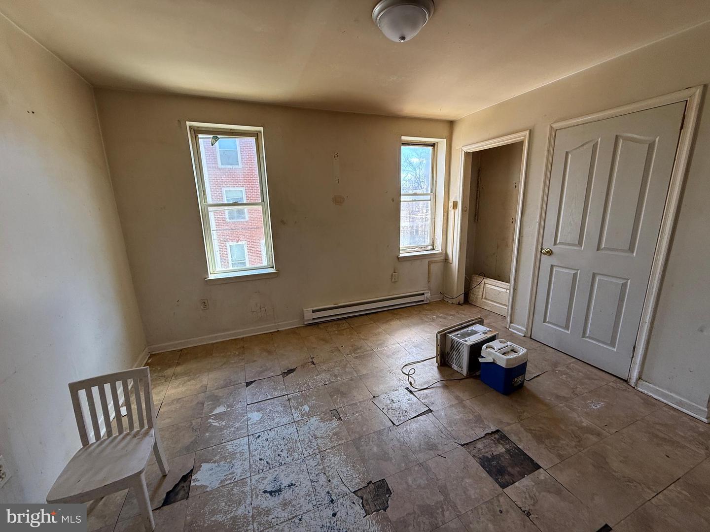 2040 N Lambert St Property Photo 6