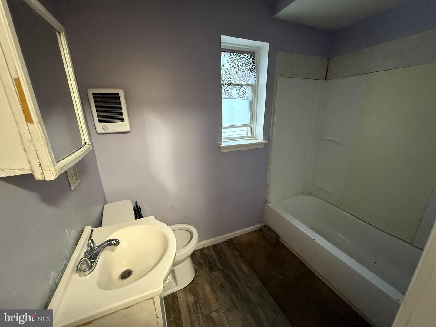 2040 N Lambert St Property Photo 8