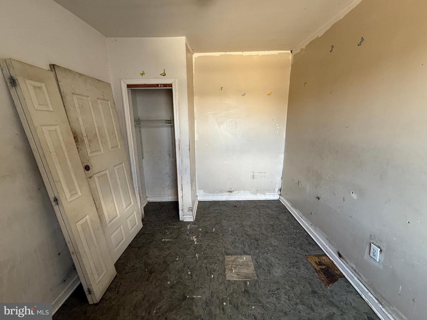 2040 N Lambert St Property Photo 13
