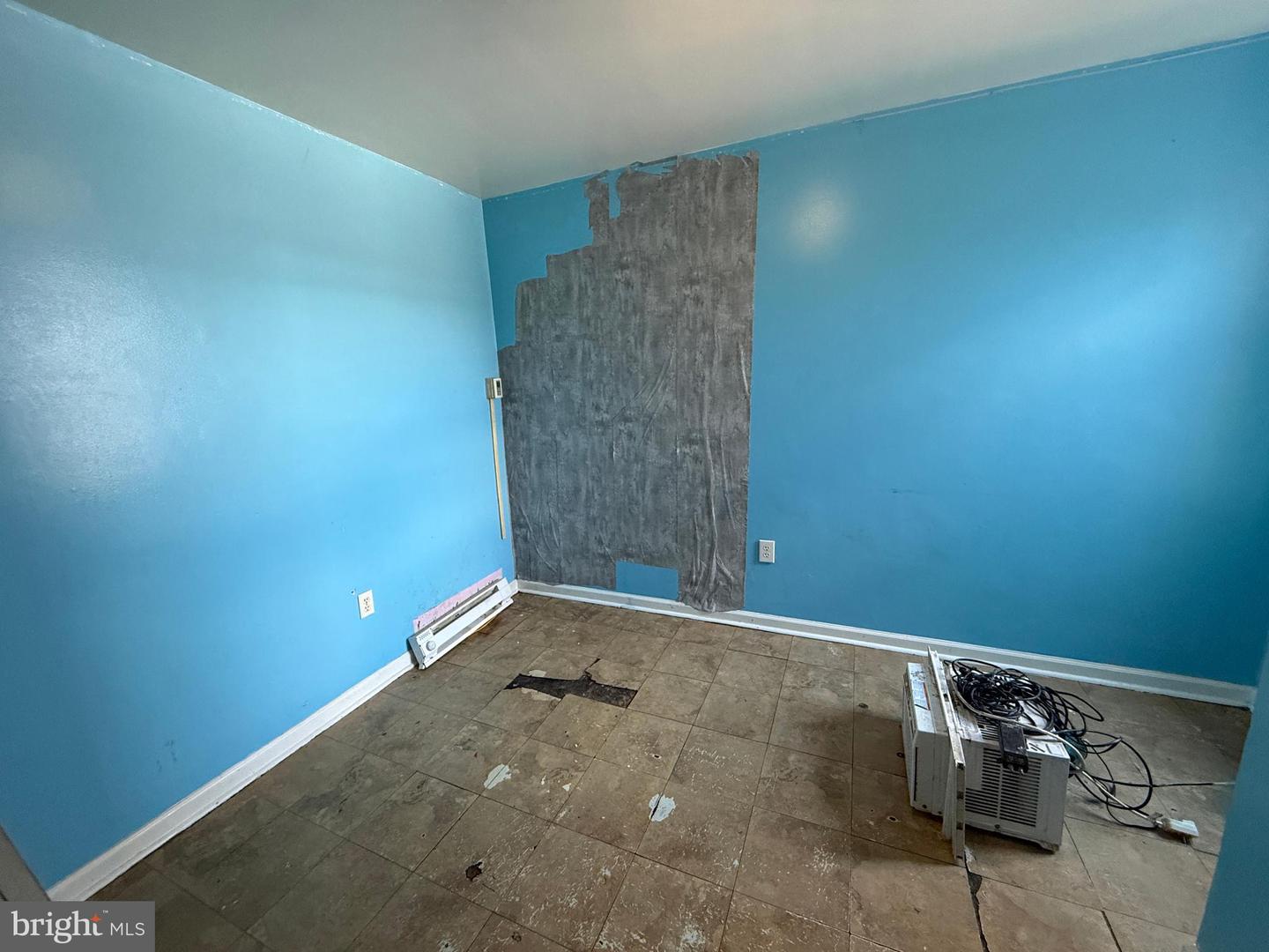 2040 N Lambert St Property Photo 14