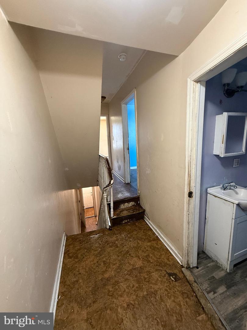 2040 N Lambert St Property Photo 18