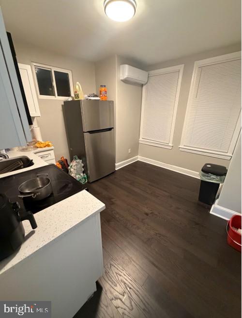 1534 Overington St Property Photo 10