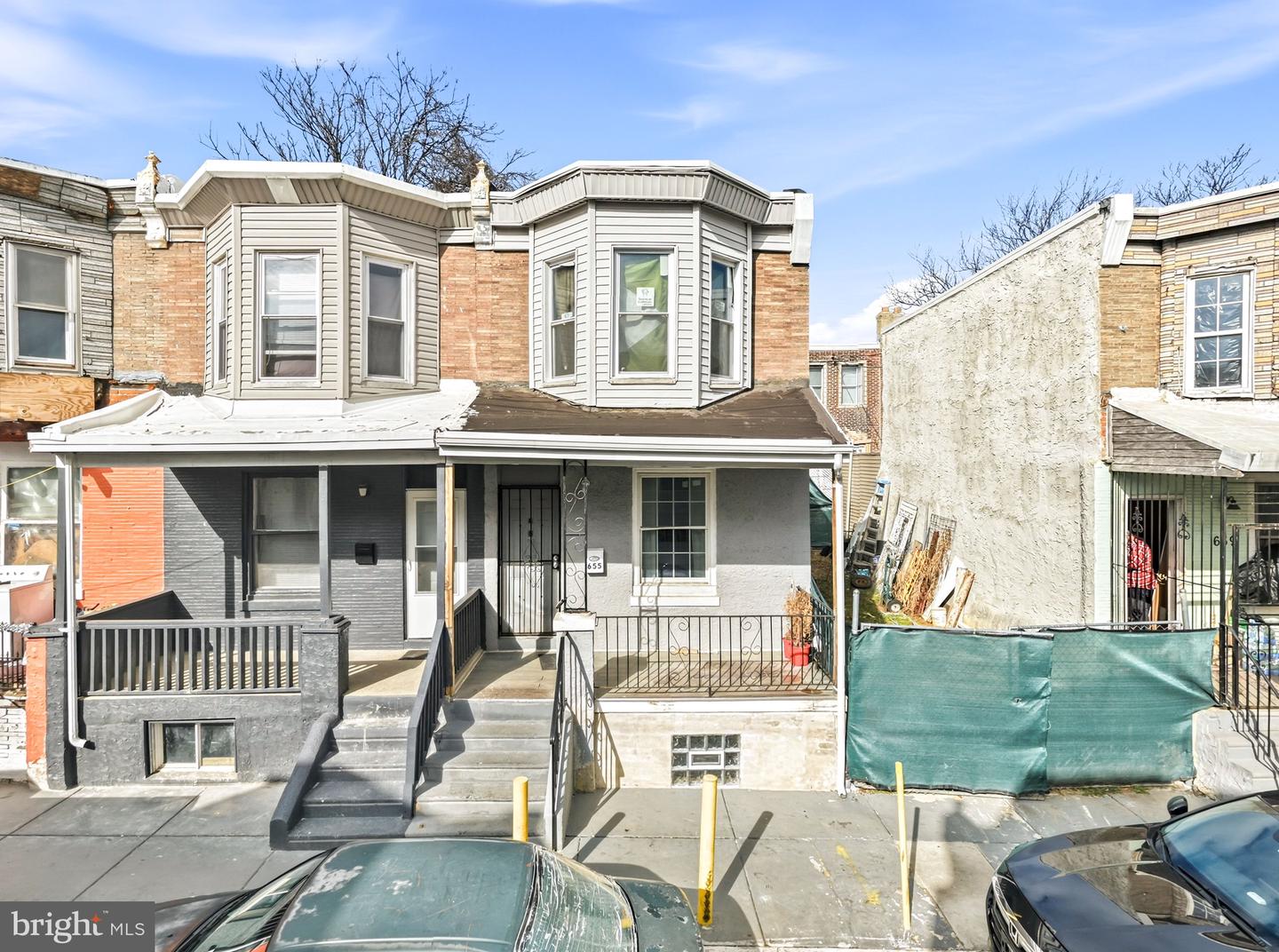 655 E Thayer St Property Photo 1