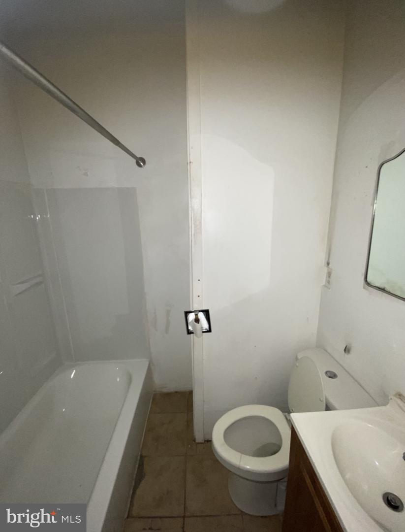 5133 Irving St #a Property Photo 2