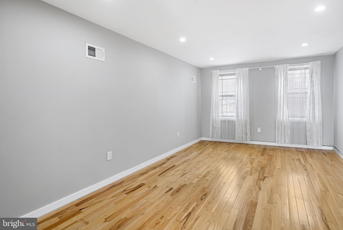 126 Tasker St Property Photo 28