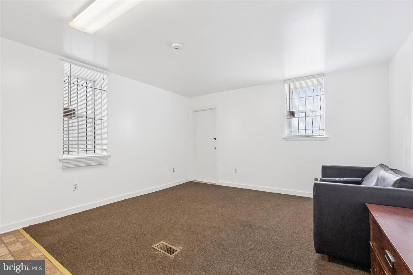 2260 N Broad St Property Photo 4