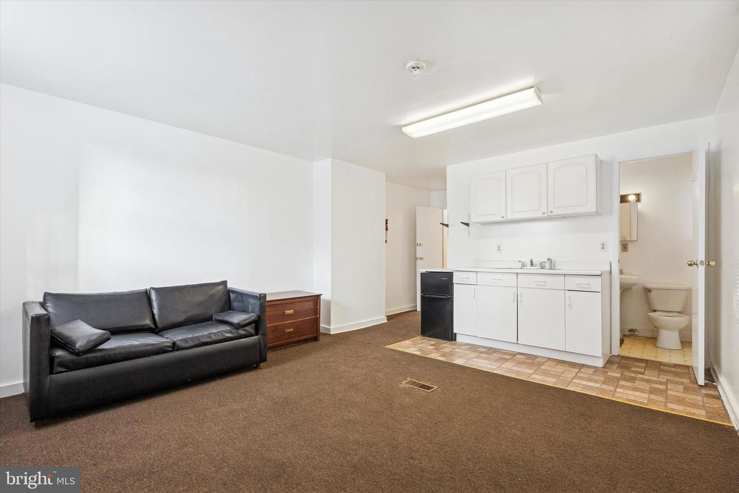 2260 N Broad St Property Photo 5