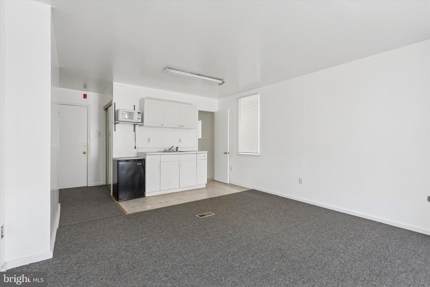 2260 N Broad St Property Photo 7