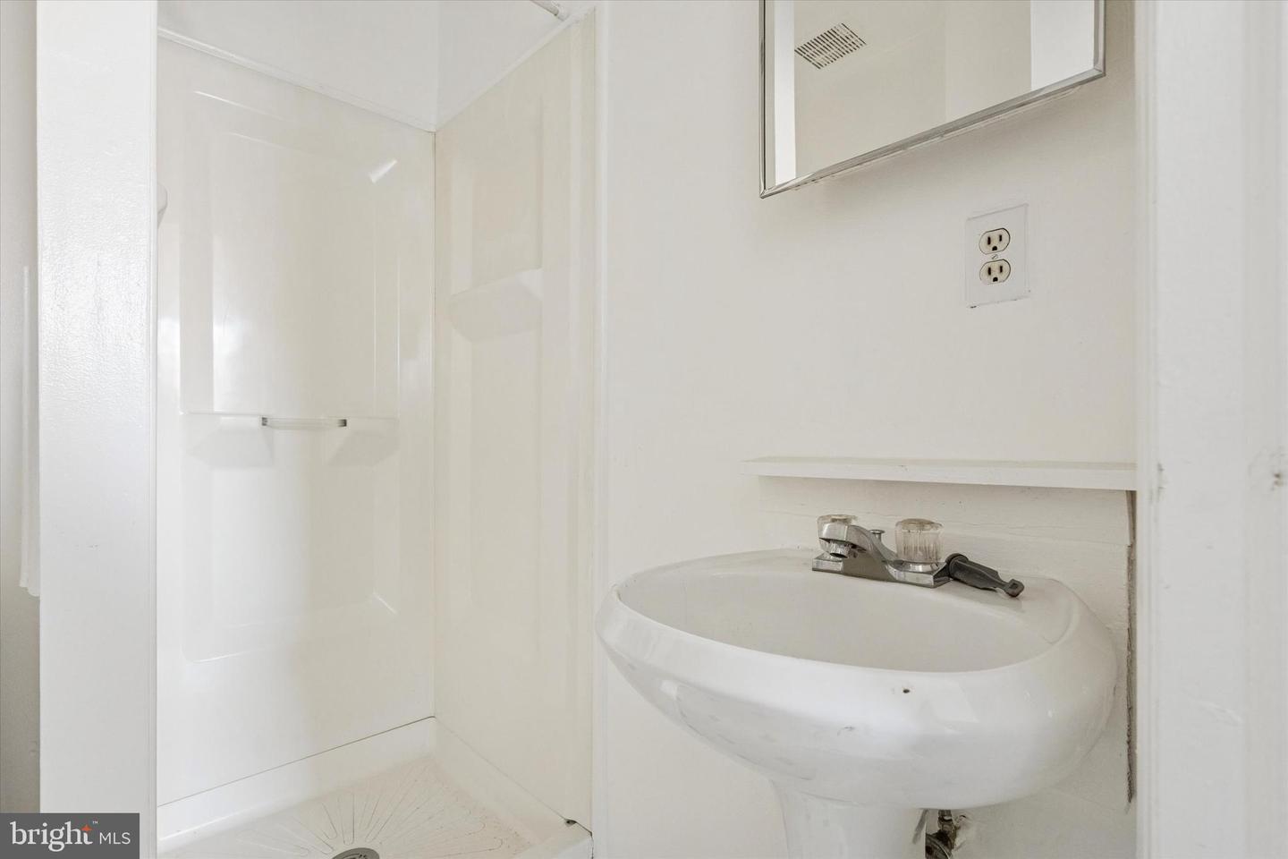 2260 N Broad St Property Photo 13