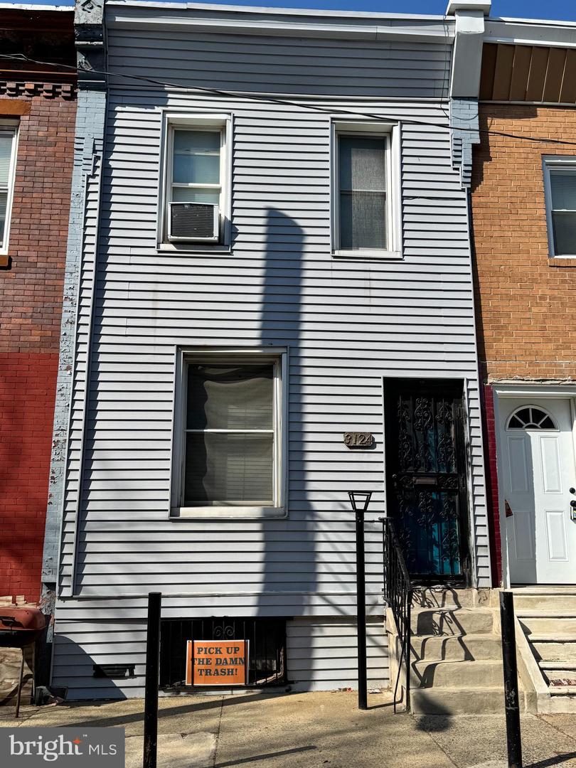 3124 N STILLMAN ST Property Photo 1