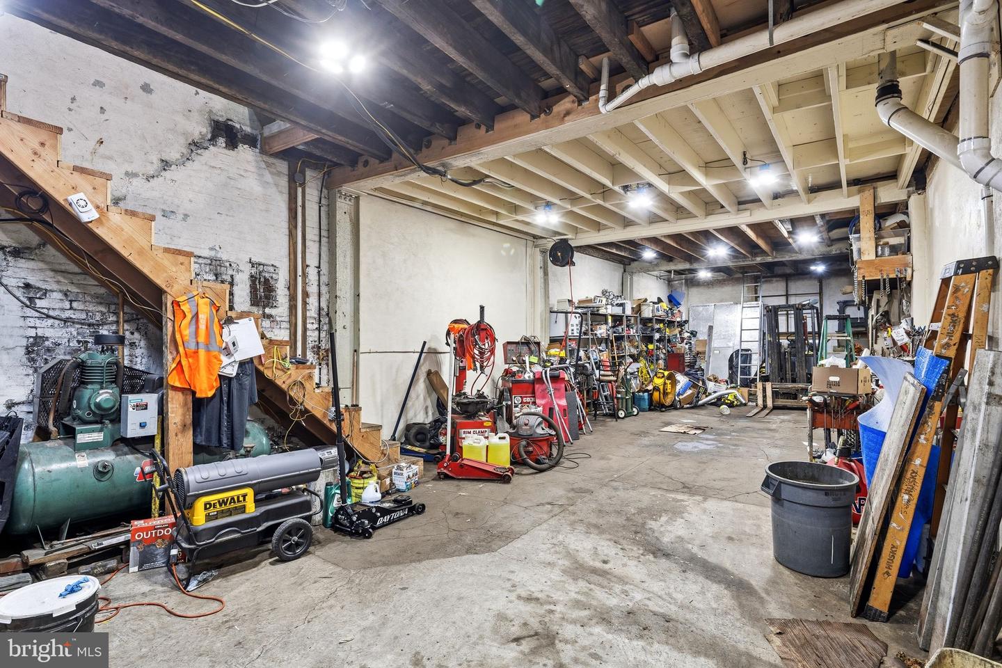 2659 Collins St Property Photo 3
