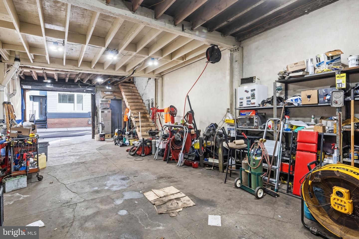 2659 Collins St Property Photo 4