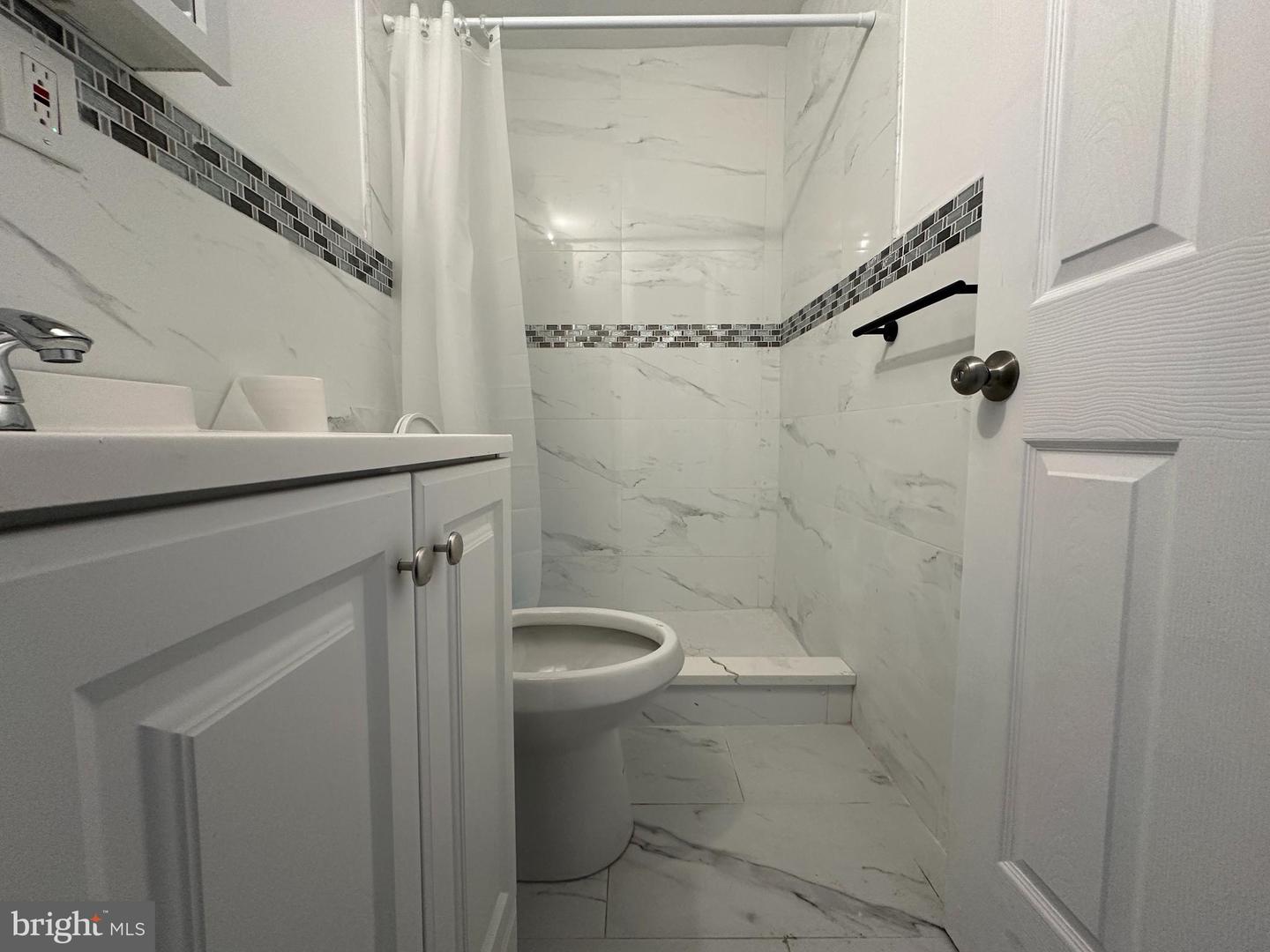 3843 Baring St Property Photo 4