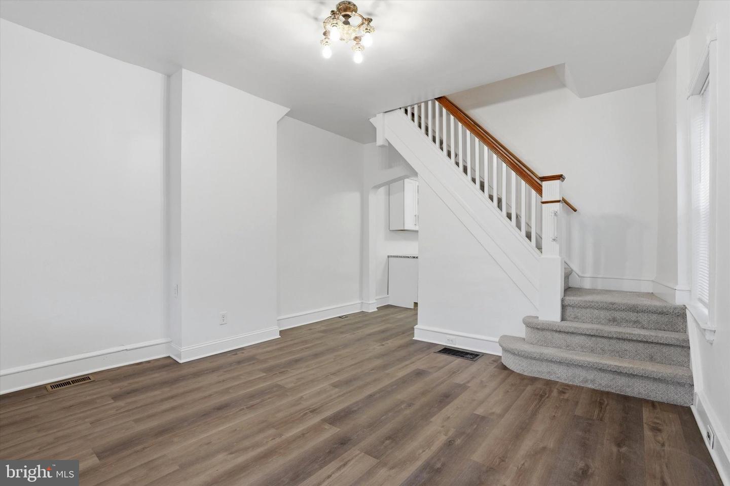 412 Delmar St Property Photo 5