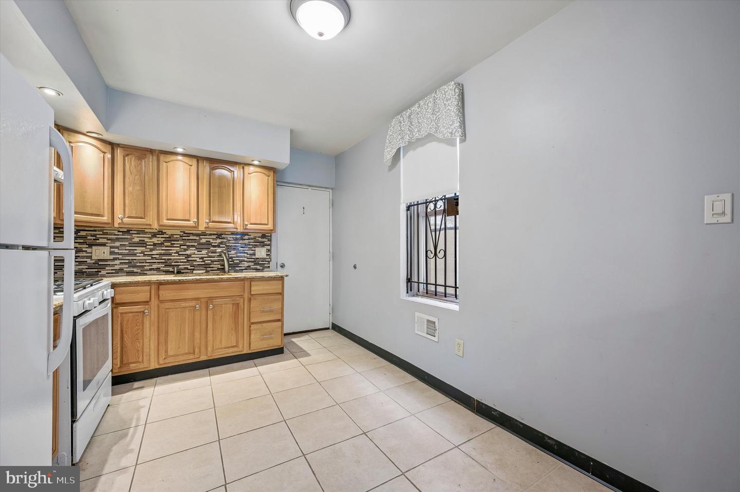 2009 N Gratz St Property Photo 11