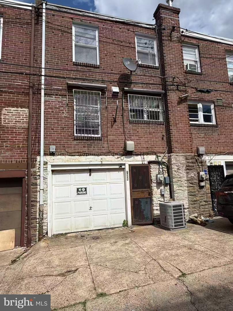 736 Landis St Property Photo 8