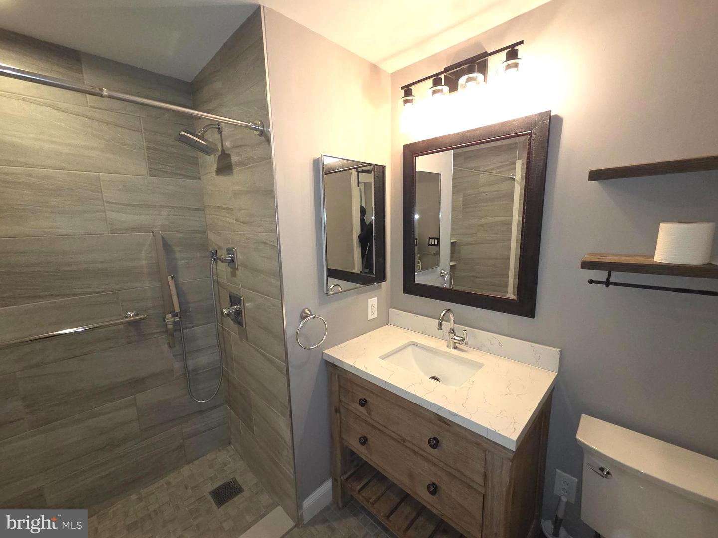 717-00 S Chris Columbus Blvd #1104 Property Photo 23