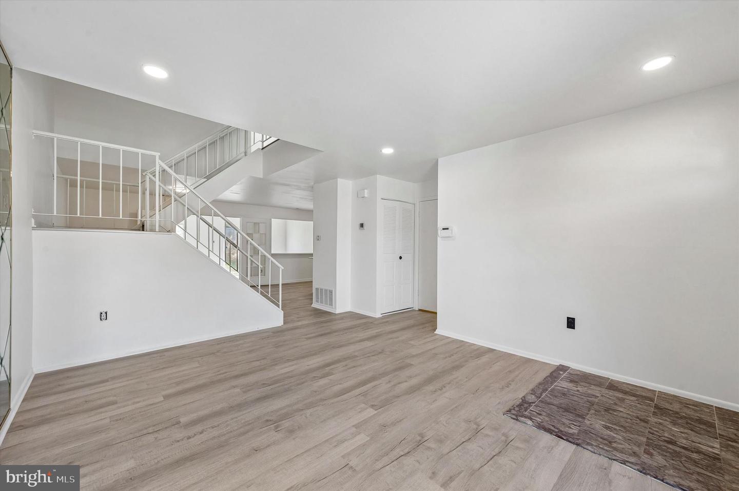 8410 Lyons Pl Property Photo 3