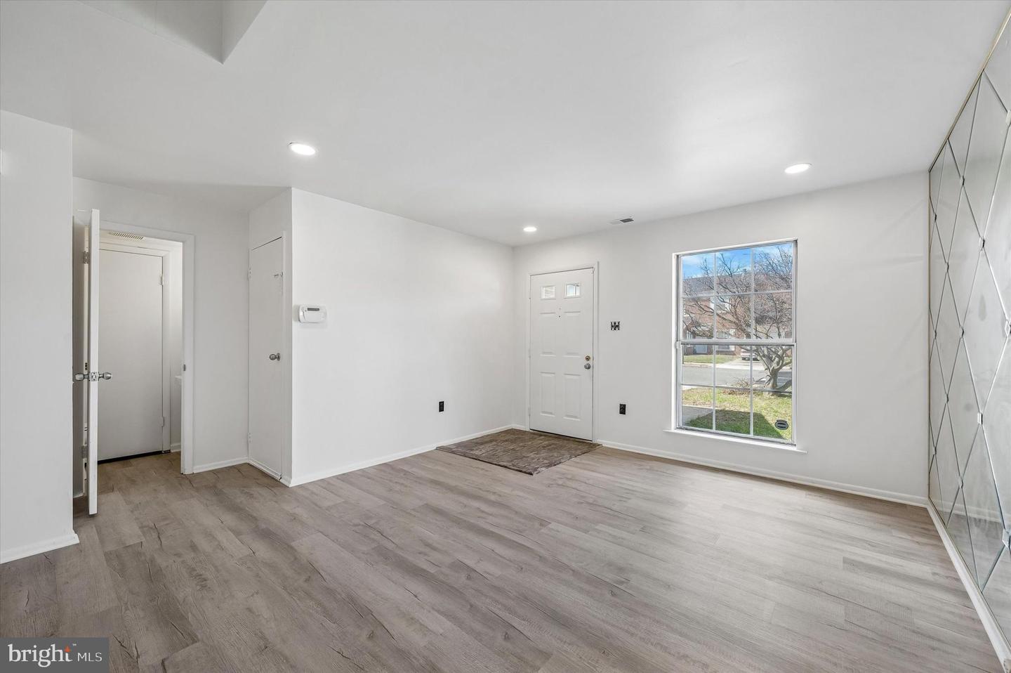 8410 Lyons Pl Property Photo 5