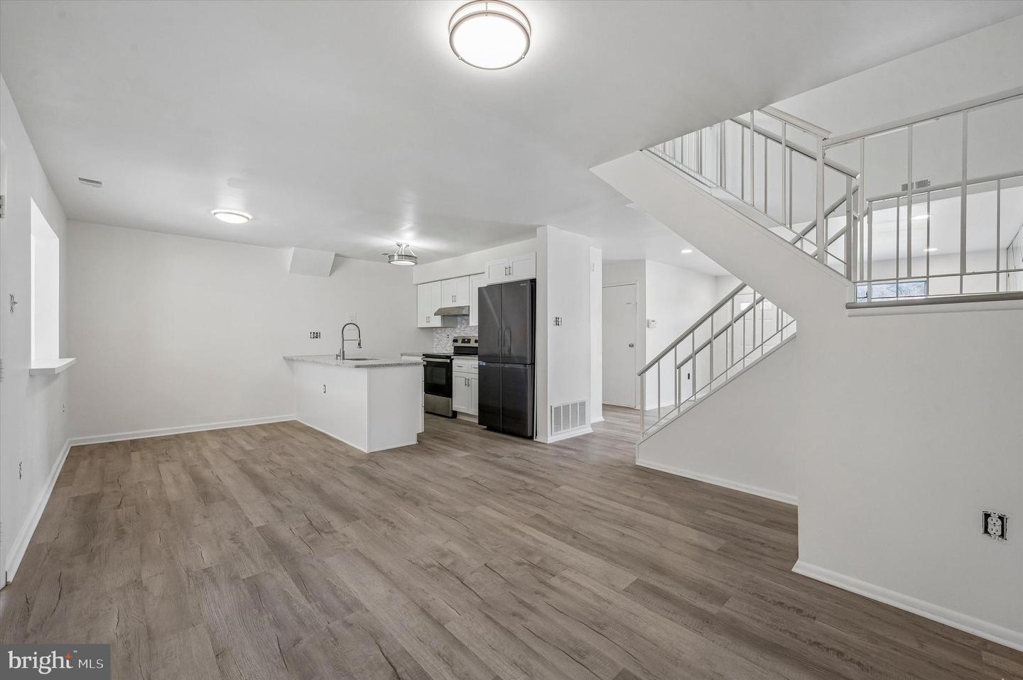 8410 Lyons Pl Property Photo 8
