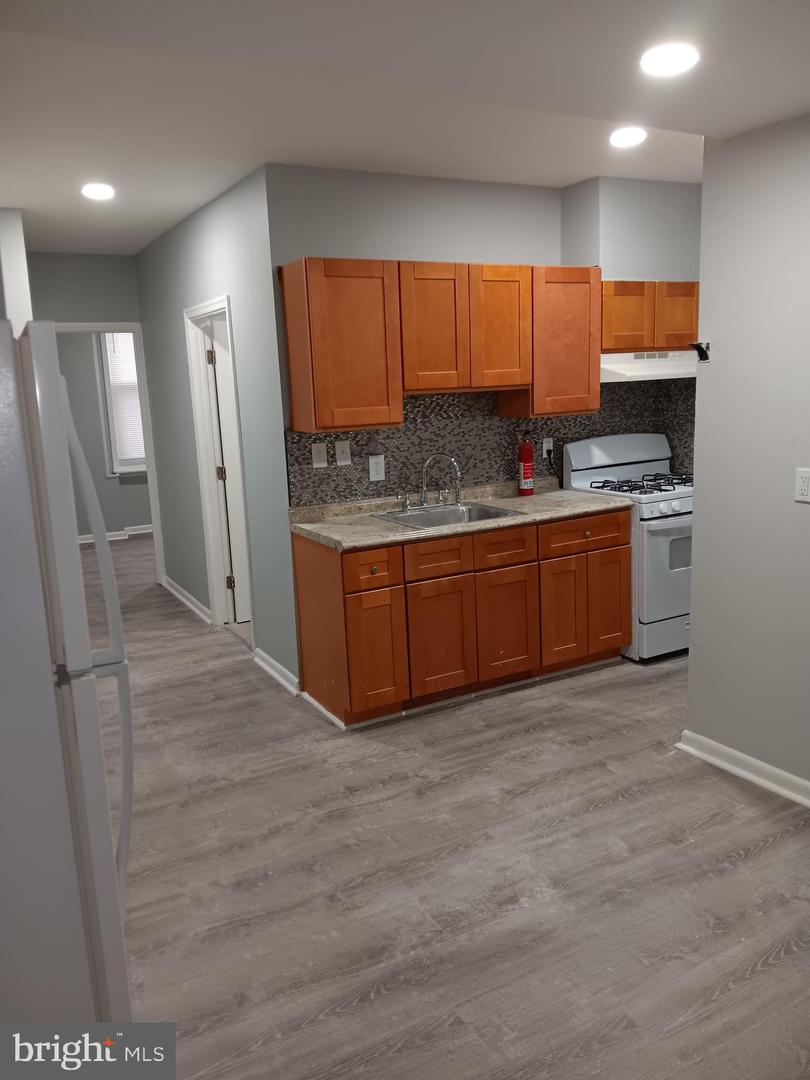 2607 Cecil B Moore #a Property Photo 2