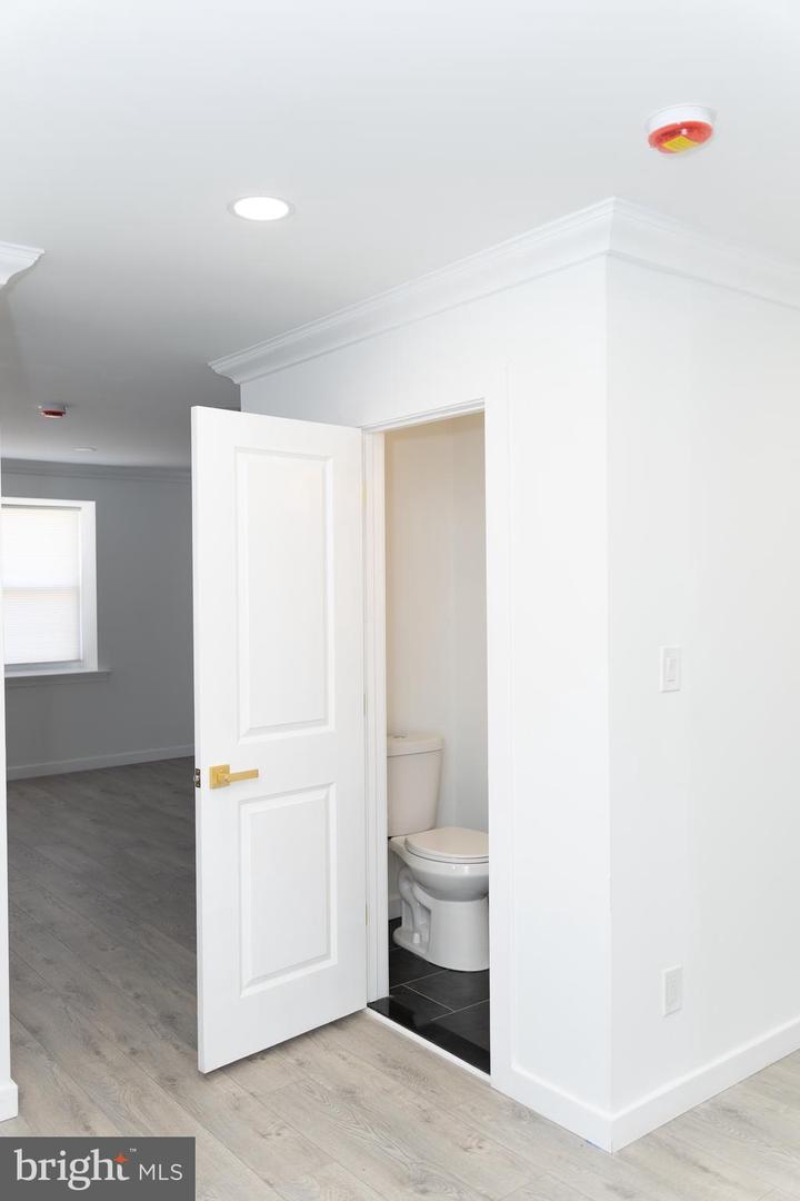 6306 Milton St Property Photo 8